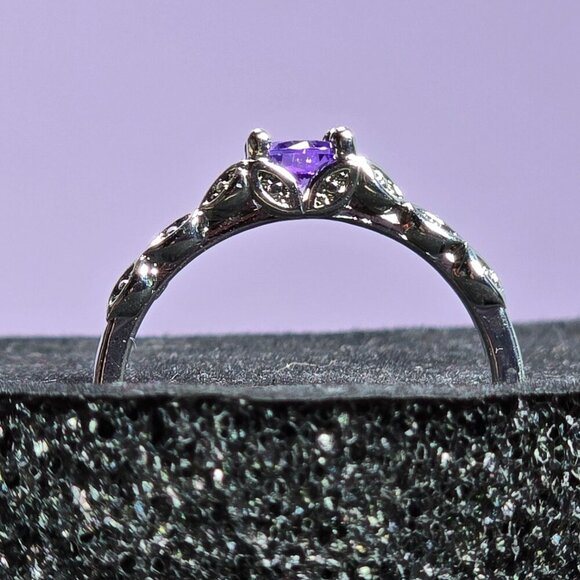 Twisted Silvery Ring With Simulated Amethyst Oval Center Size 9.75 (NWOT) - Picture 5 of 6